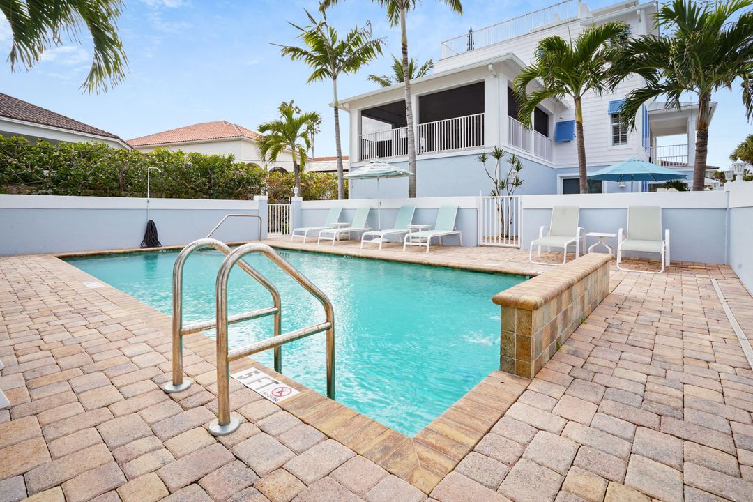 For Sale: $3,100,000 (3 beds, 3 baths, 2825 Square Feet)