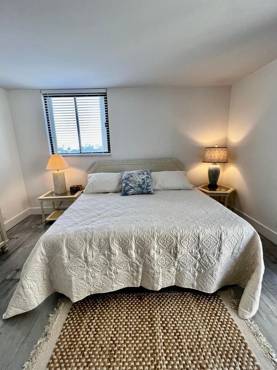 合同活跃: $9,000 (2 贝兹, 2 浴室, 1270 平方英尺)