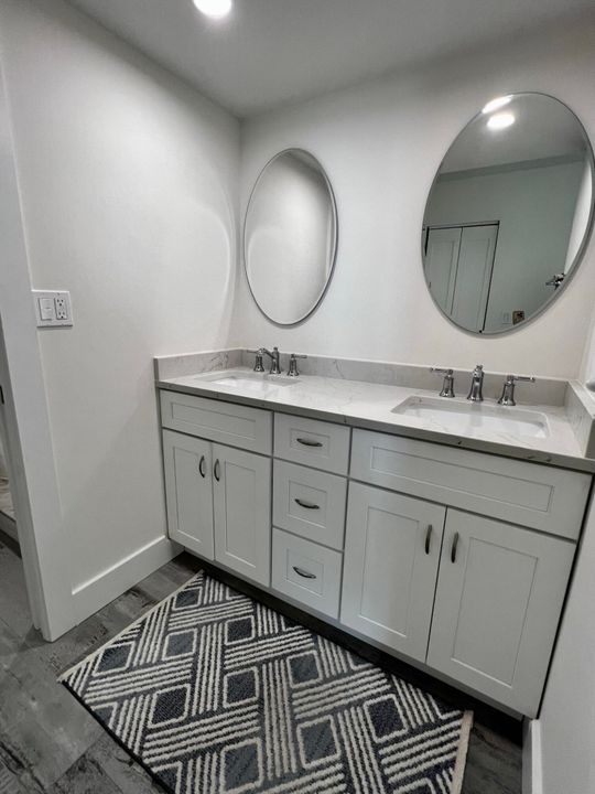 合同活跃: $9,000 (2 贝兹, 2 浴室, 1270 平方英尺)