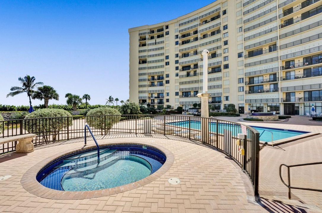 合同活跃: $9,000 (2 贝兹, 2 浴室, 1270 平方英尺)