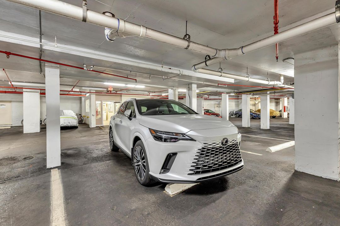 合同活跃: $9,000 (2 贝兹, 2 浴室, 1270 平方英尺)