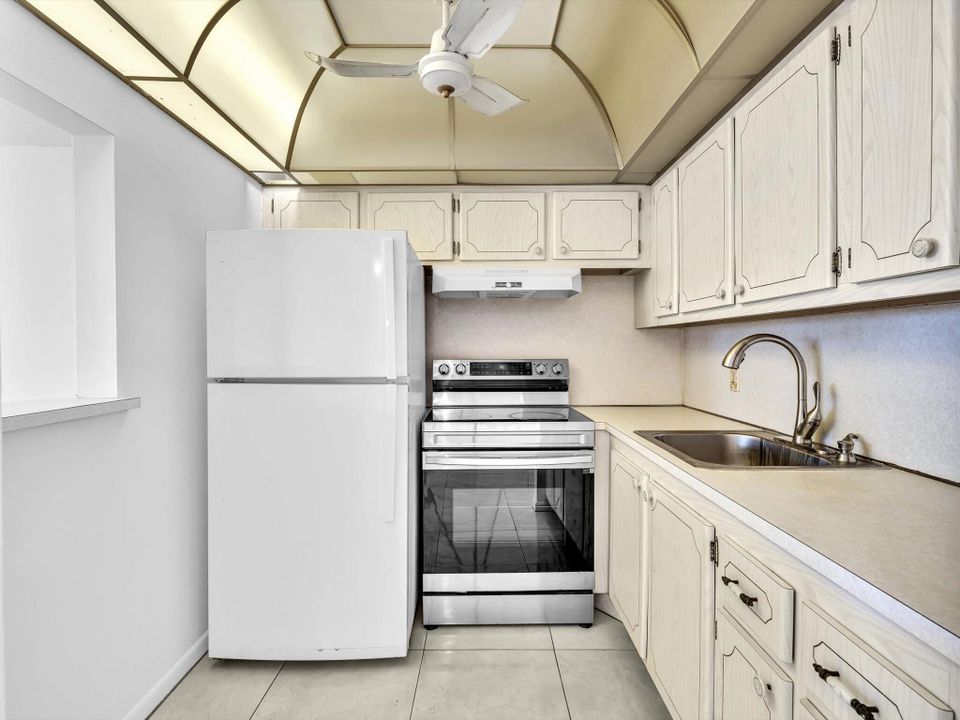 待售: $69,999 (1 贝兹, 1 浴室, 700 平方英尺)