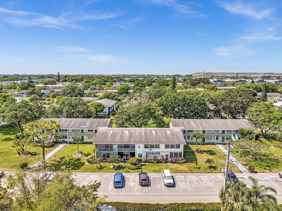 待售: $69,999 (1 贝兹, 1 浴室, 700 平方英尺)