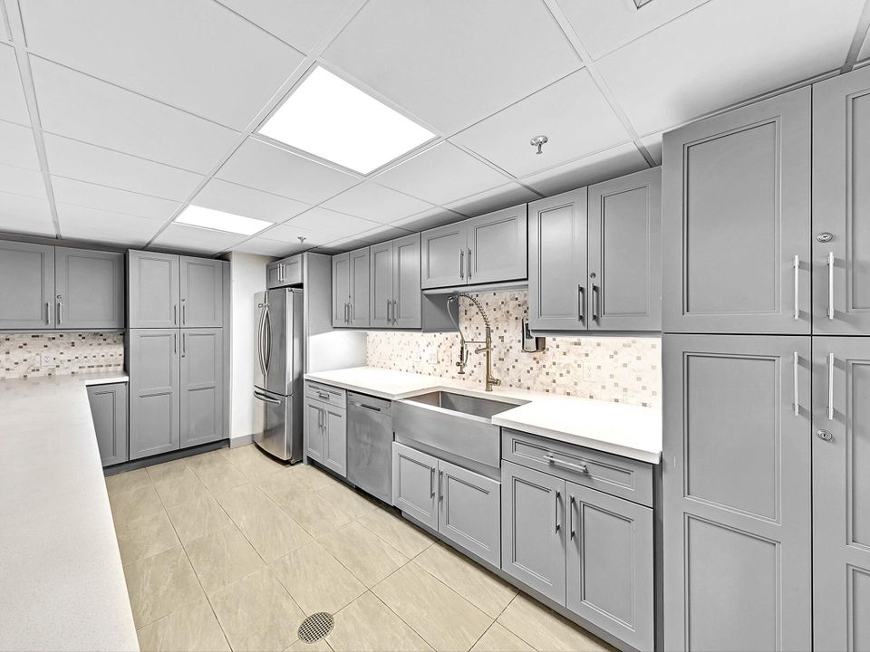 待售: $69,999 (1 贝兹, 1 浴室, 700 平方英尺)