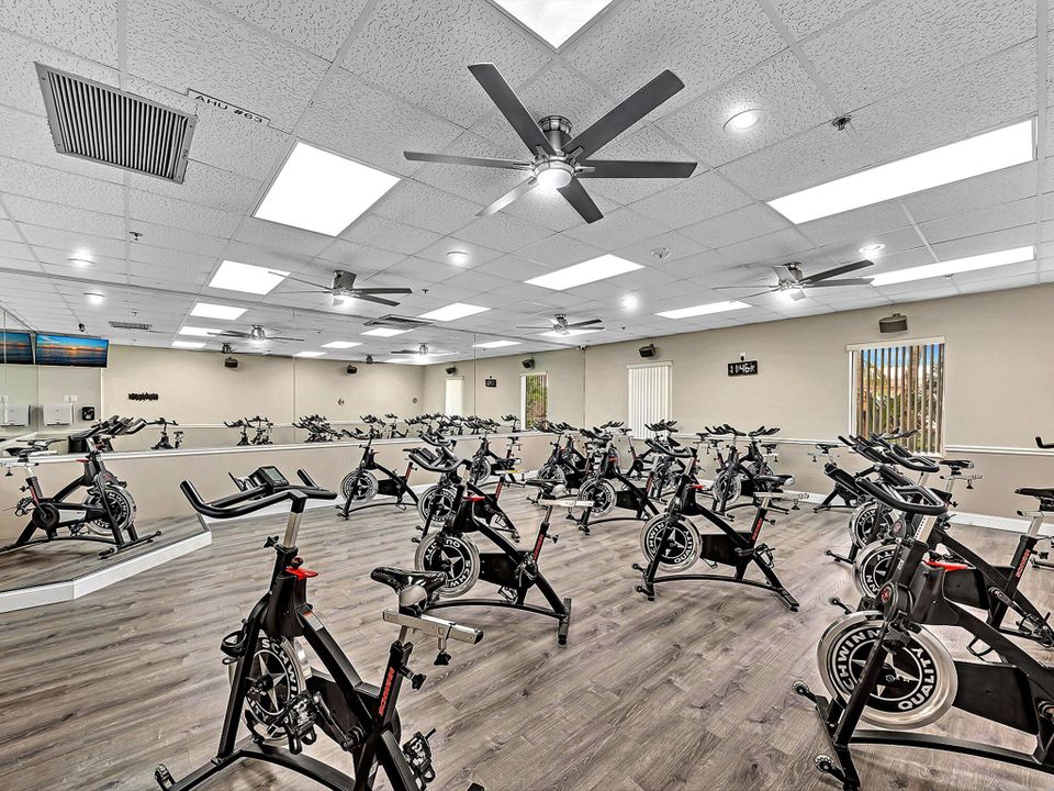 待售: $69,999 (1 贝兹, 1 浴室, 700 平方英尺)