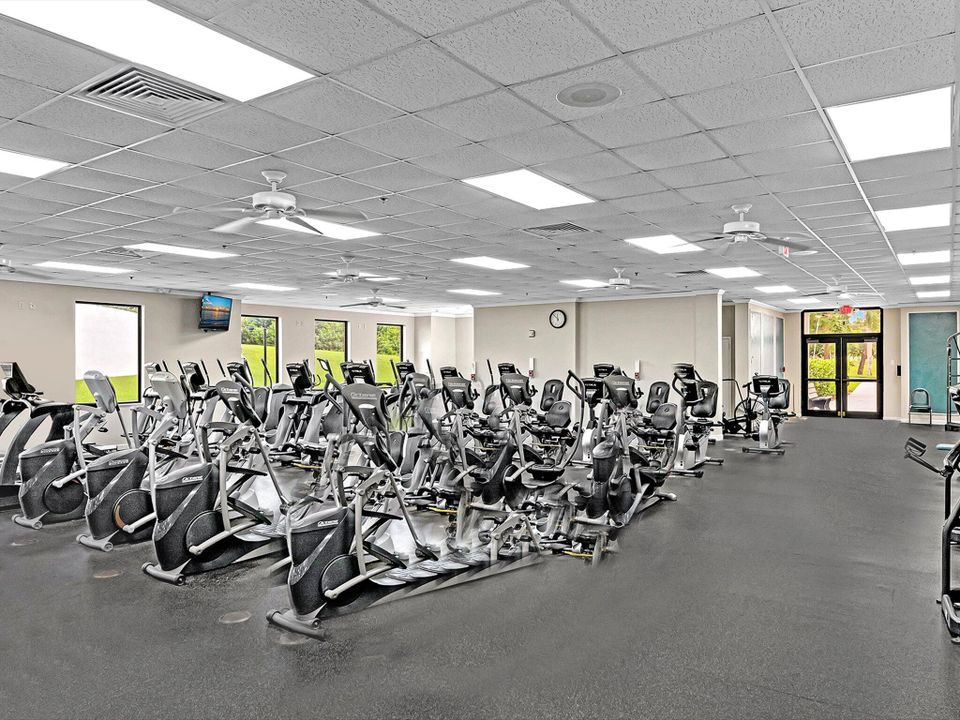 待售: $69,999 (1 贝兹, 1 浴室, 700 平方英尺)