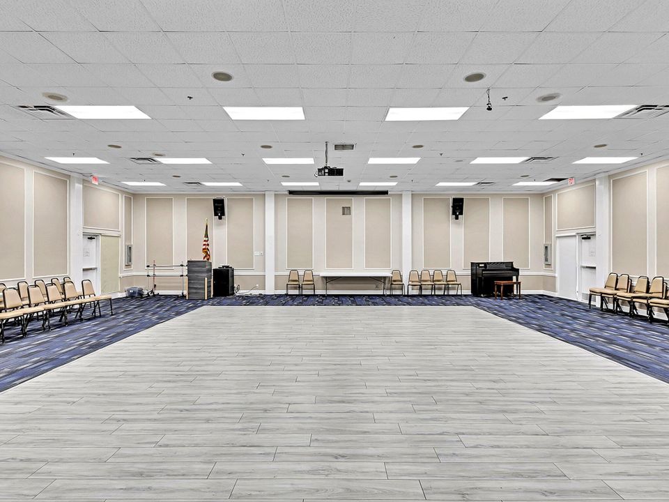 待售: $69,999 (1 贝兹, 1 浴室, 700 平方英尺)