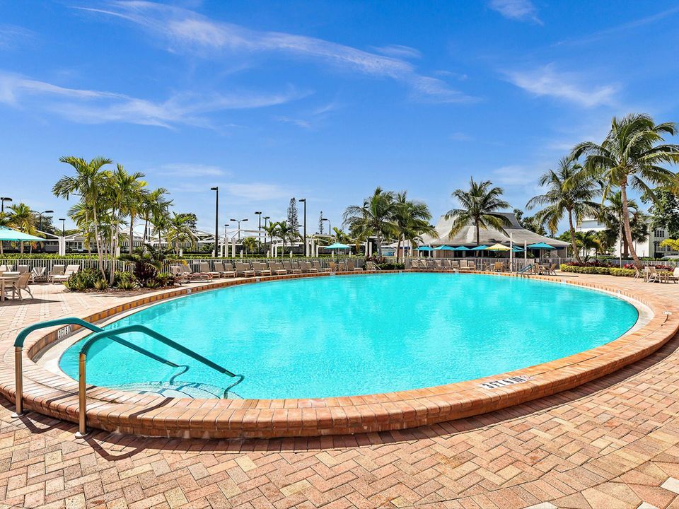 待售: $69,999 (1 贝兹, 1 浴室, 700 平方英尺)