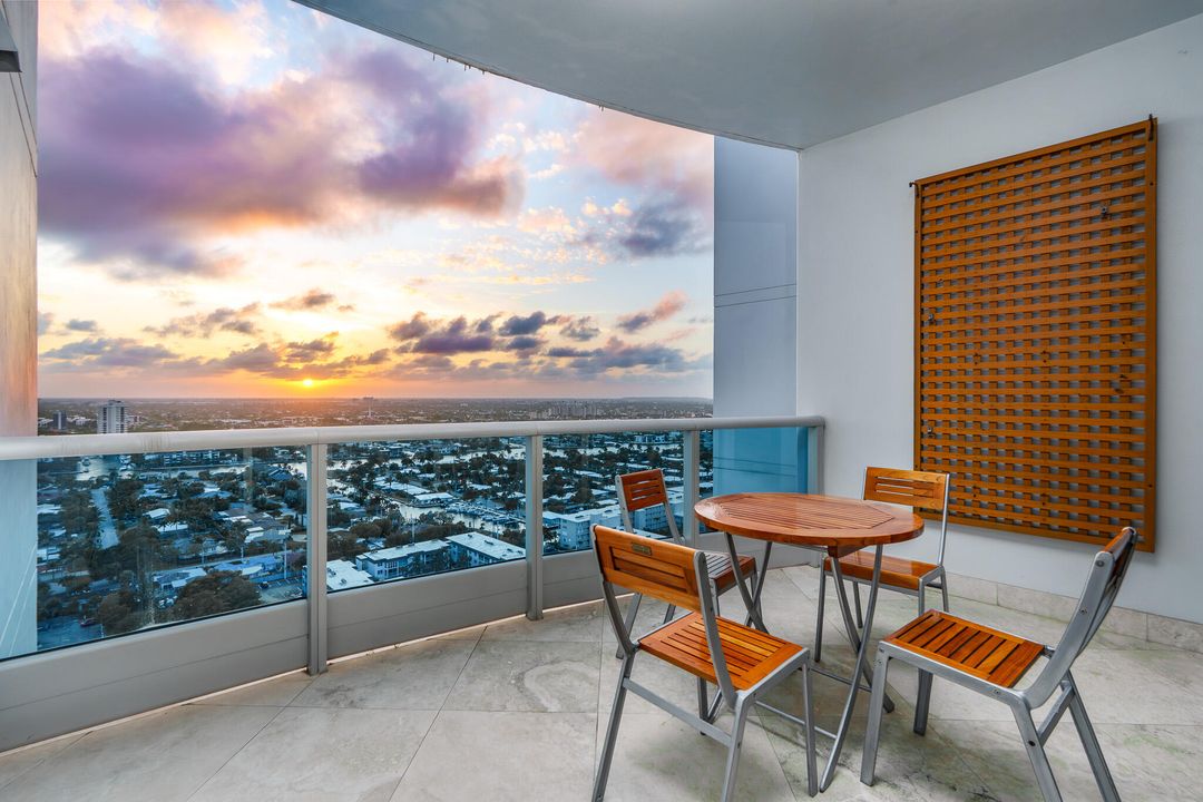 待售: $2,650,000 (3 贝兹, 4 浴室, 2572 平方英尺)