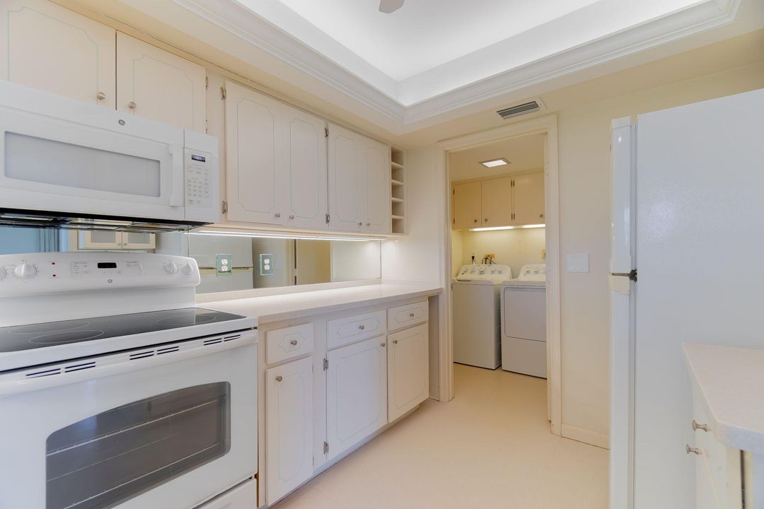 Active With Contract: $895,000 (2 beds, 2 baths, 1375 Square Feet)