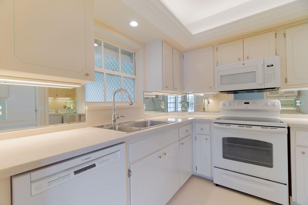 Active With Contract: $895,000 (2 beds, 2 baths, 1375 Square Feet)