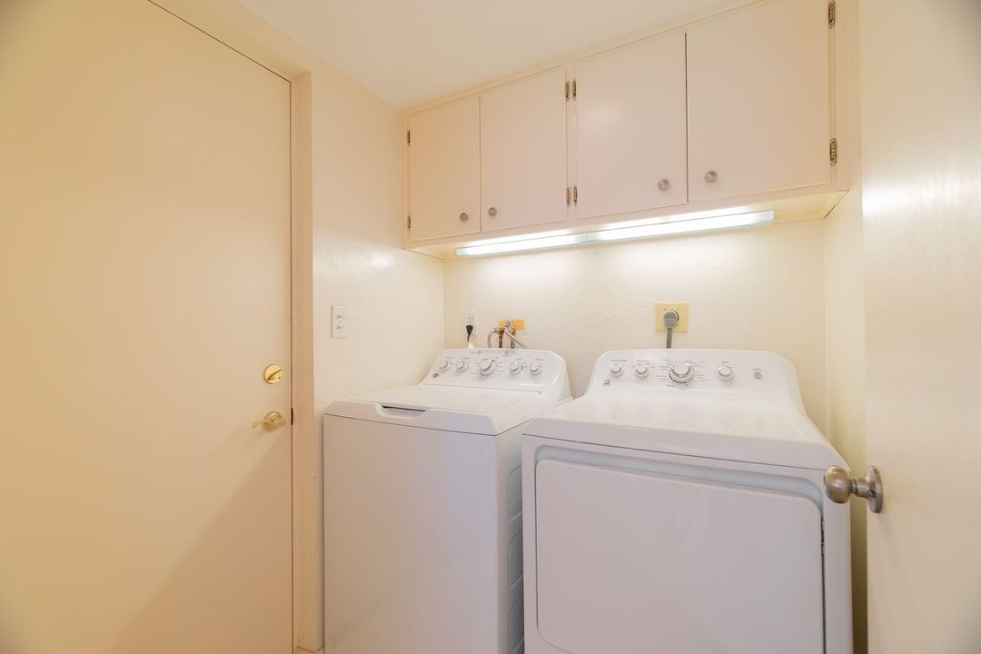 Active With Contract: $895,000 (2 beds, 2 baths, 1375 Square Feet)