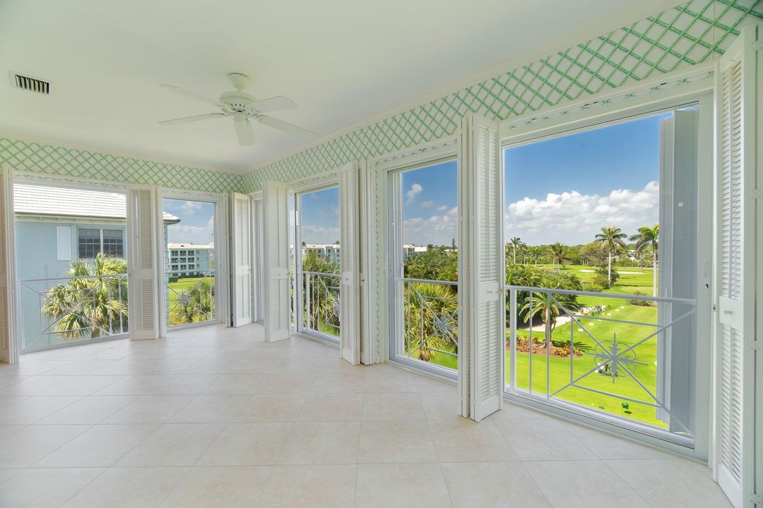 Active With Contract: $895,000 (2 beds, 2 baths, 1375 Square Feet)