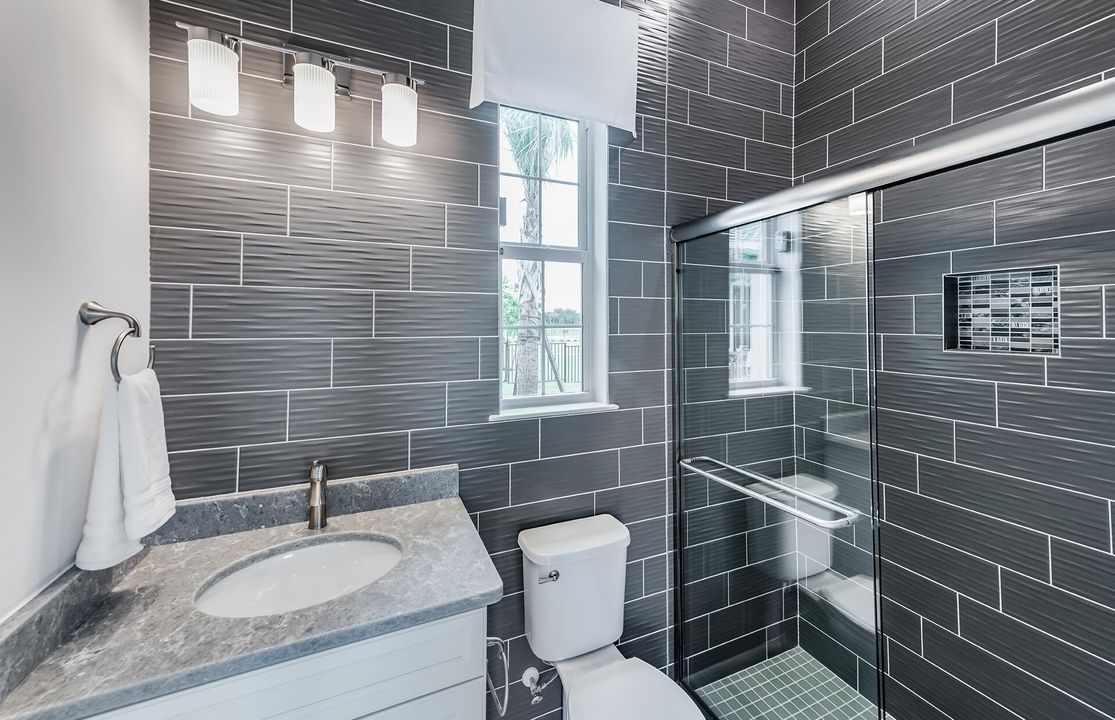 合同活跃: $3,610,345 (4 贝兹, 4 浴室, 3640 平方英尺)