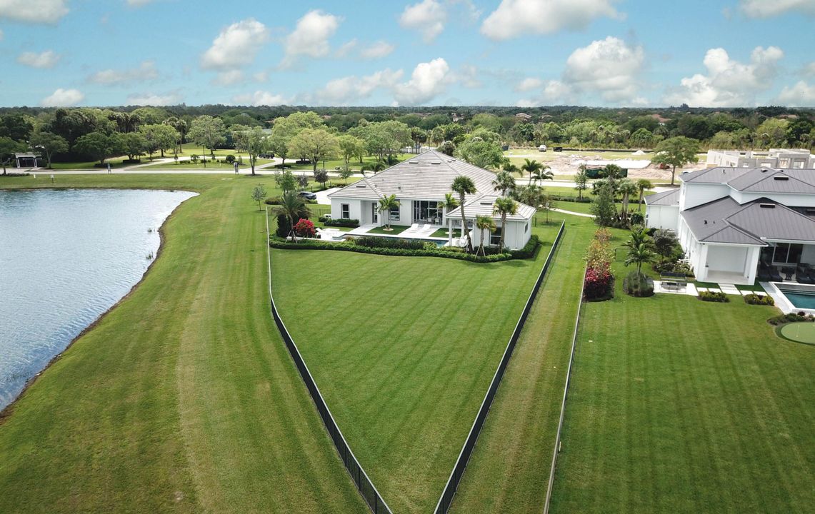 合同活跃: $3,610,345 (4 贝兹, 4 浴室, 3640 平方英尺)