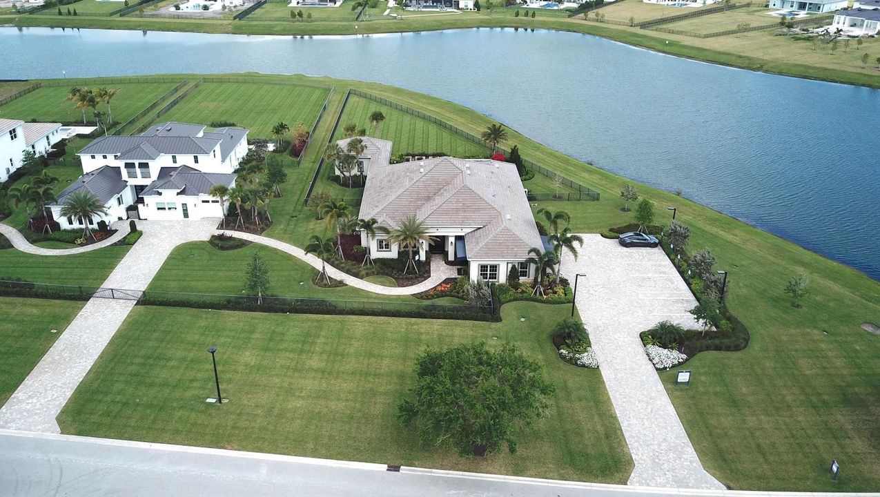 合同活跃: $3,610,345 (4 贝兹, 4 浴室, 3640 平方英尺)