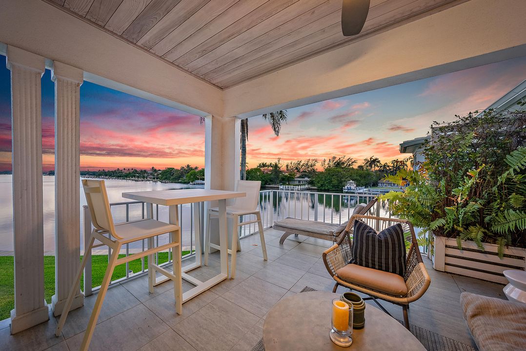 For Sale: $2,750,000 (2 beds, 2 baths, 1510 Square Feet)