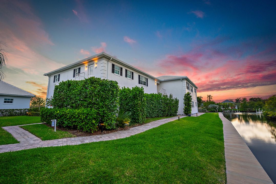 For Sale: $2,750,000 (2 beds, 2 baths, 1510 Square Feet)