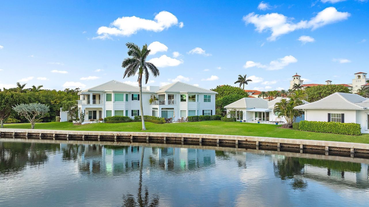 For Sale: $2,750,000 (2 beds, 2 baths, 1510 Square Feet)