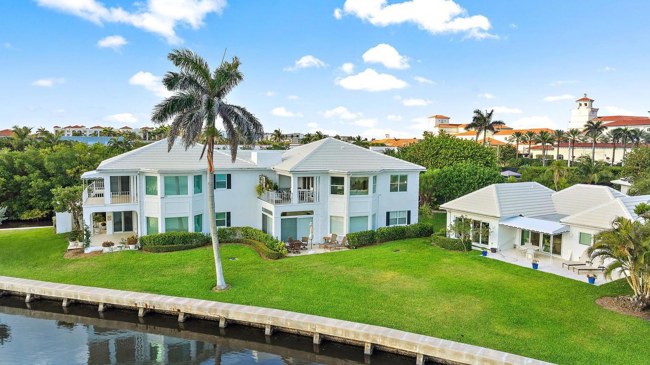 For Sale: $2,750,000 (2 beds, 2 baths, 1510 Square Feet)