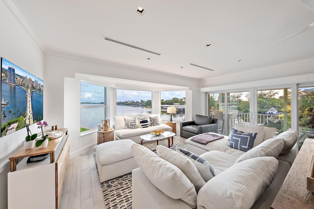 For Sale: $2,750,000 (2 beds, 2 baths, 1510 Square Feet)