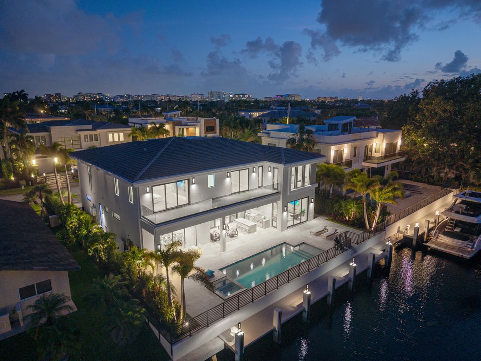 For Sale: $9,895,000 (5 beds, 5 baths, 5699 Square Feet)