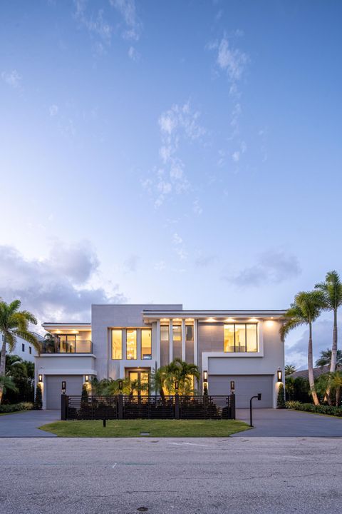 For Sale: $9,895,000 (5 beds, 5 baths, 5699 Square Feet)