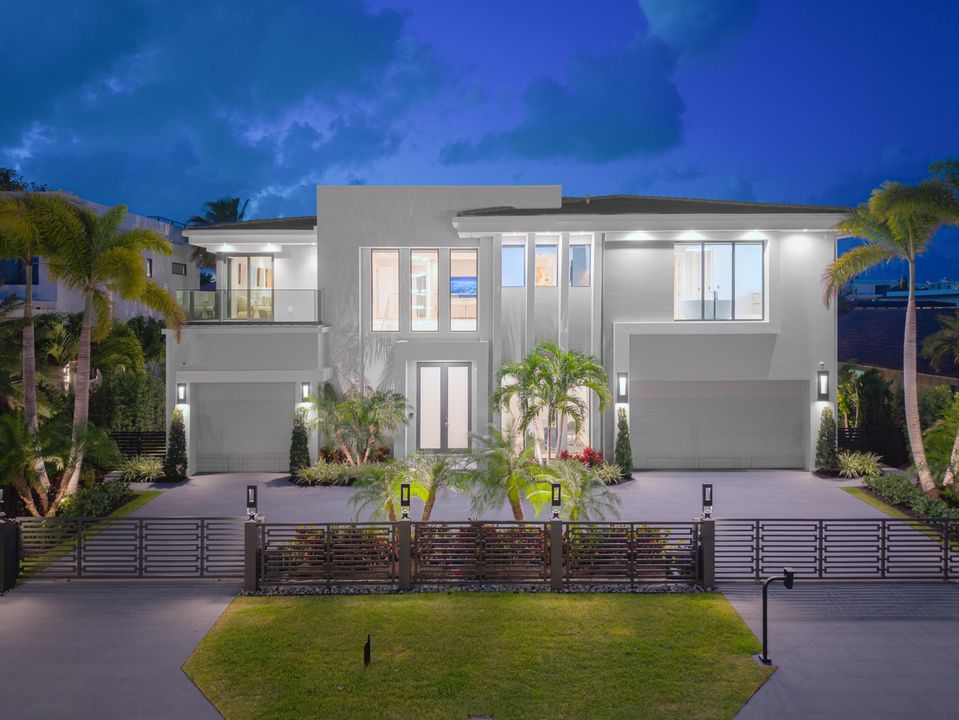 For Sale: $9,895,000 (5 beds, 5 baths, 5699 Square Feet)