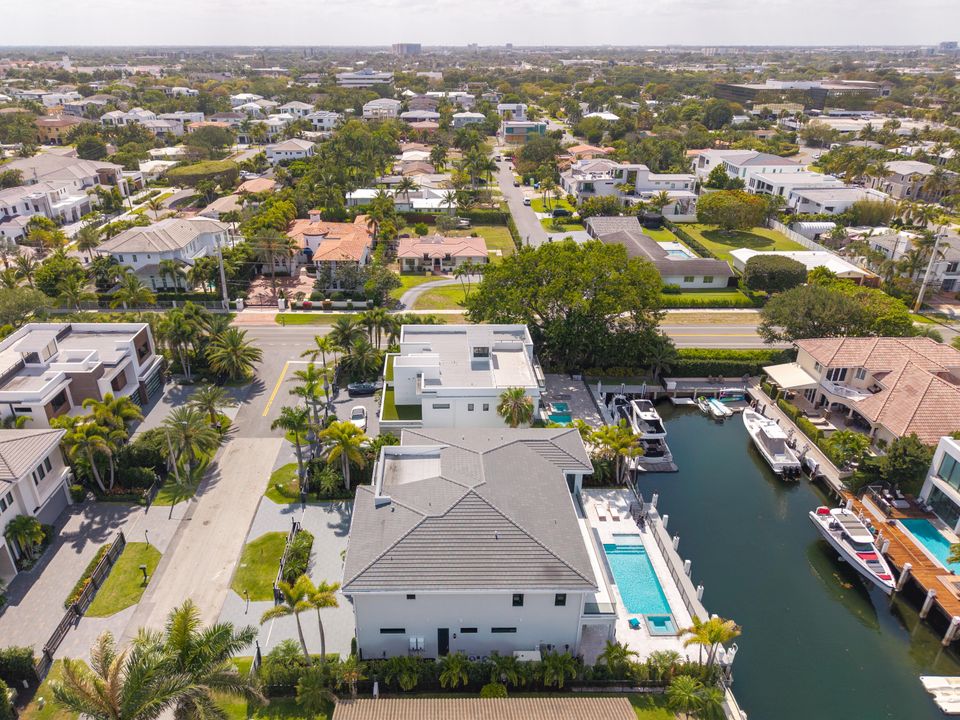 For Sale: $9,895,000 (5 beds, 5 baths, 5699 Square Feet)