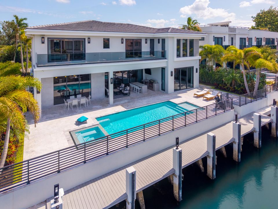 For Sale: $9,895,000 (5 beds, 5 baths, 5699 Square Feet)