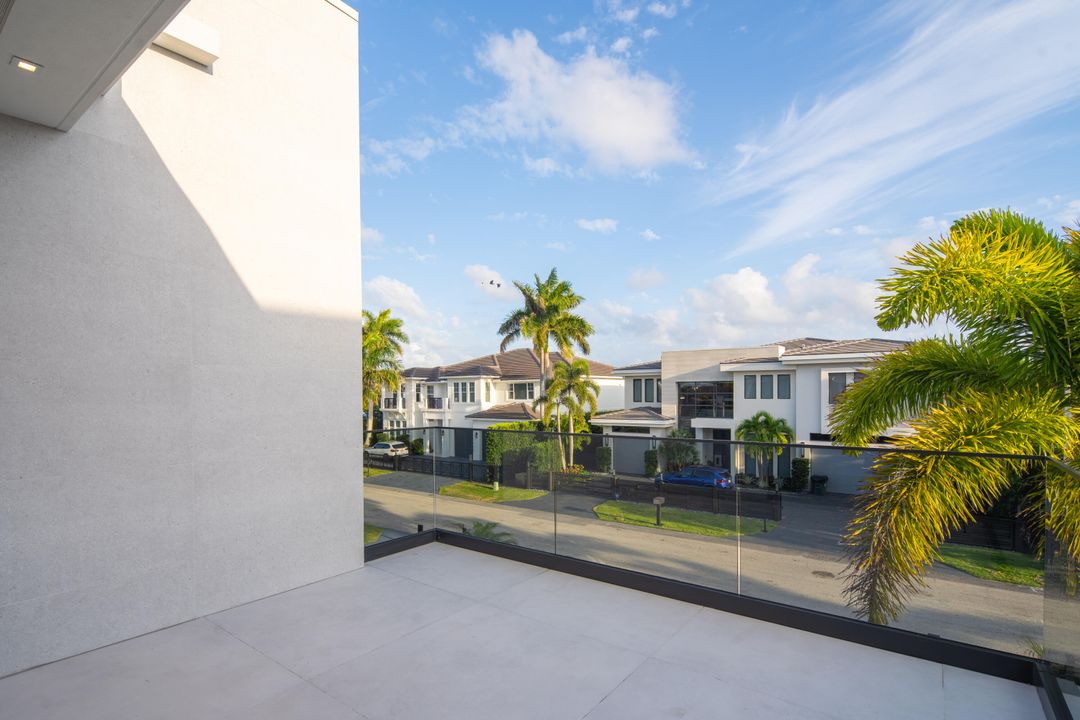 For Sale: $9,895,000 (5 beds, 5 baths, 5699 Square Feet)