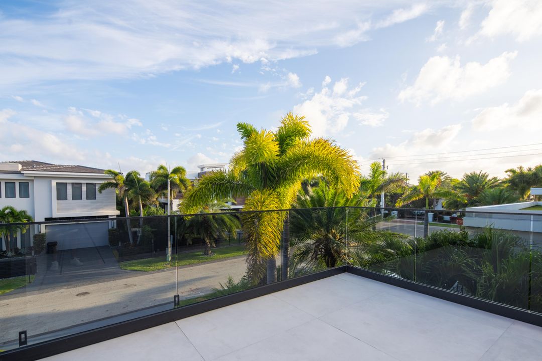 For Sale: $9,895,000 (5 beds, 5 baths, 5699 Square Feet)