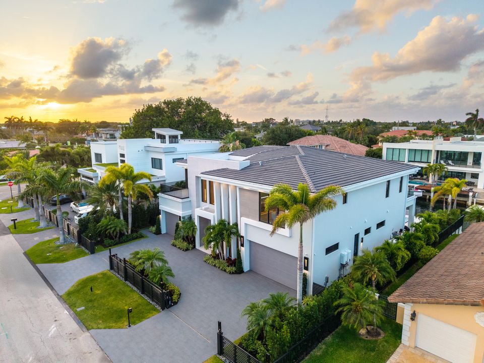 For Sale: $9,895,000 (5 beds, 5 baths, 5699 Square Feet)