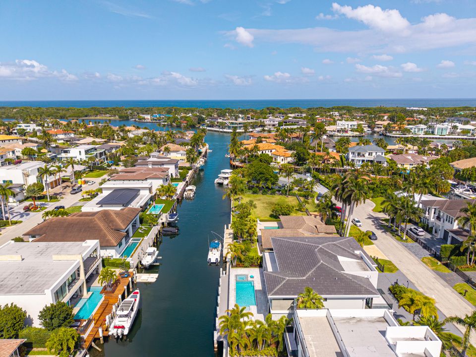 For Sale: $9,895,000 (5 beds, 5 baths, 5699 Square Feet)