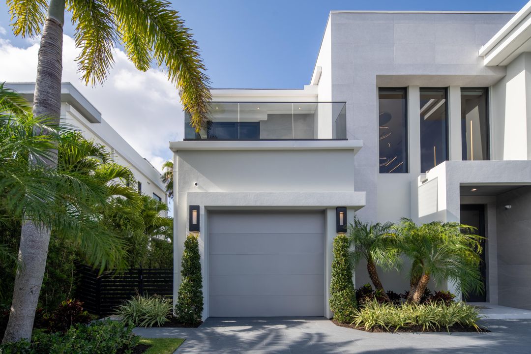 For Sale: $9,895,000 (5 beds, 5 baths, 5699 Square Feet)