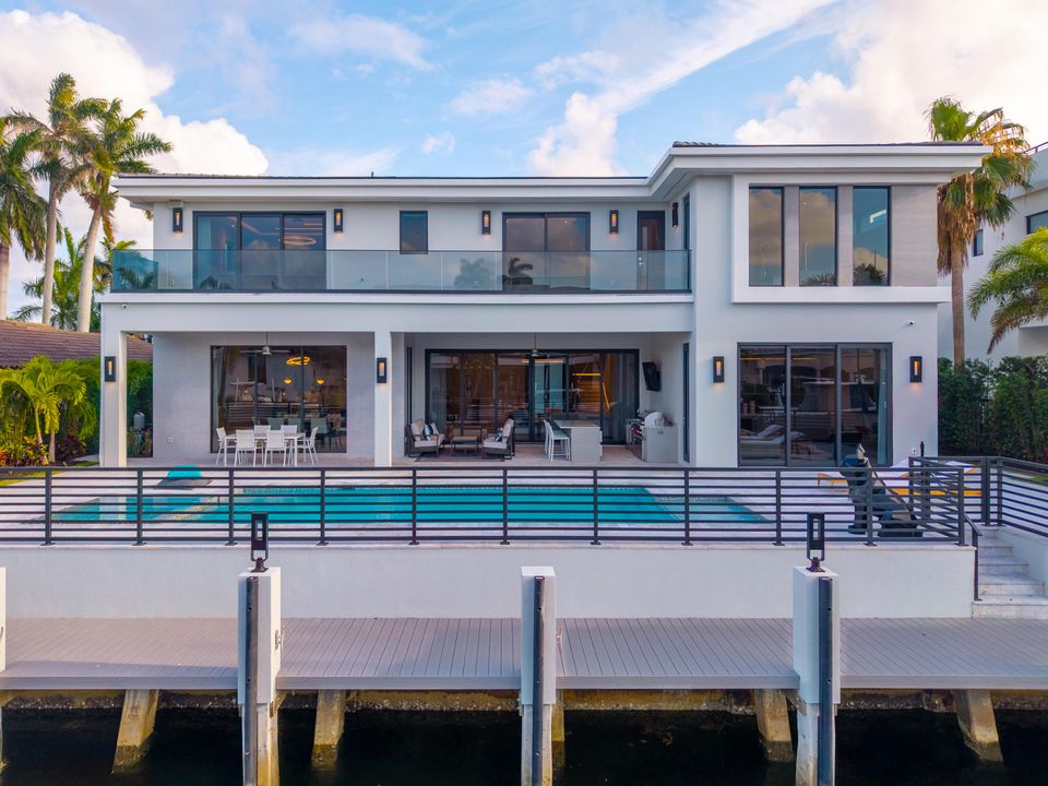 For Sale: $9,895,000 (5 beds, 5 baths, 5699 Square Feet)