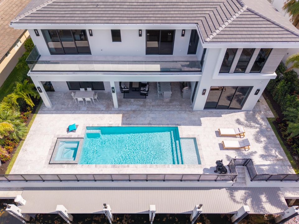 For Sale: $9,895,000 (5 beds, 5 baths, 5699 Square Feet)