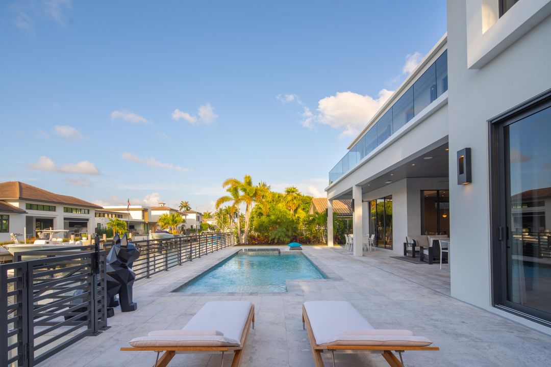 For Sale: $9,895,000 (5 beds, 5 baths, 5699 Square Feet)