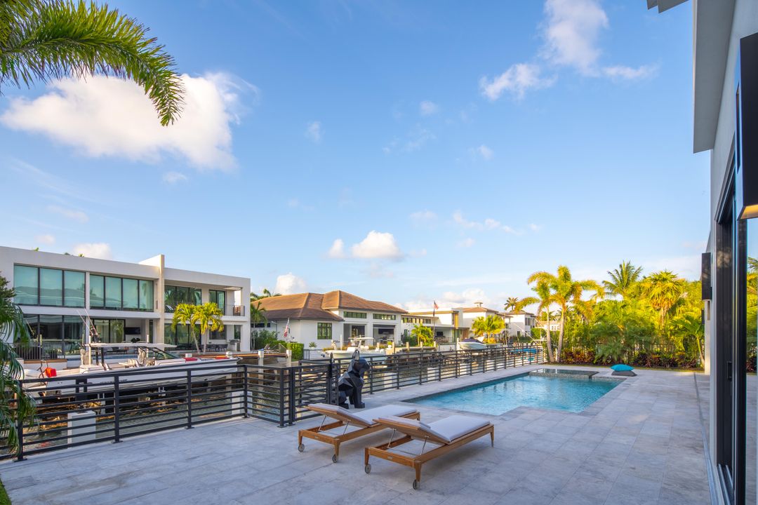 For Sale: $9,895,000 (5 beds, 5 baths, 5699 Square Feet)