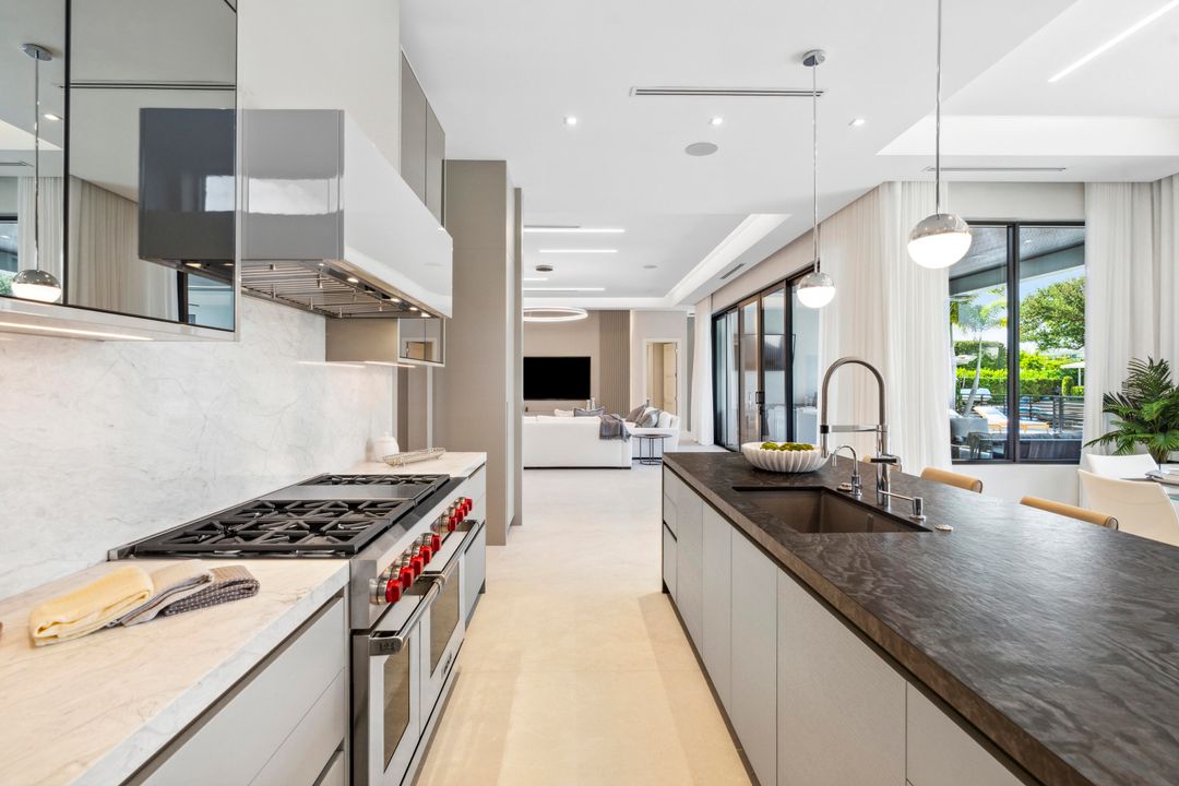 For Sale: $9,895,000 (5 beds, 5 baths, 5699 Square Feet)