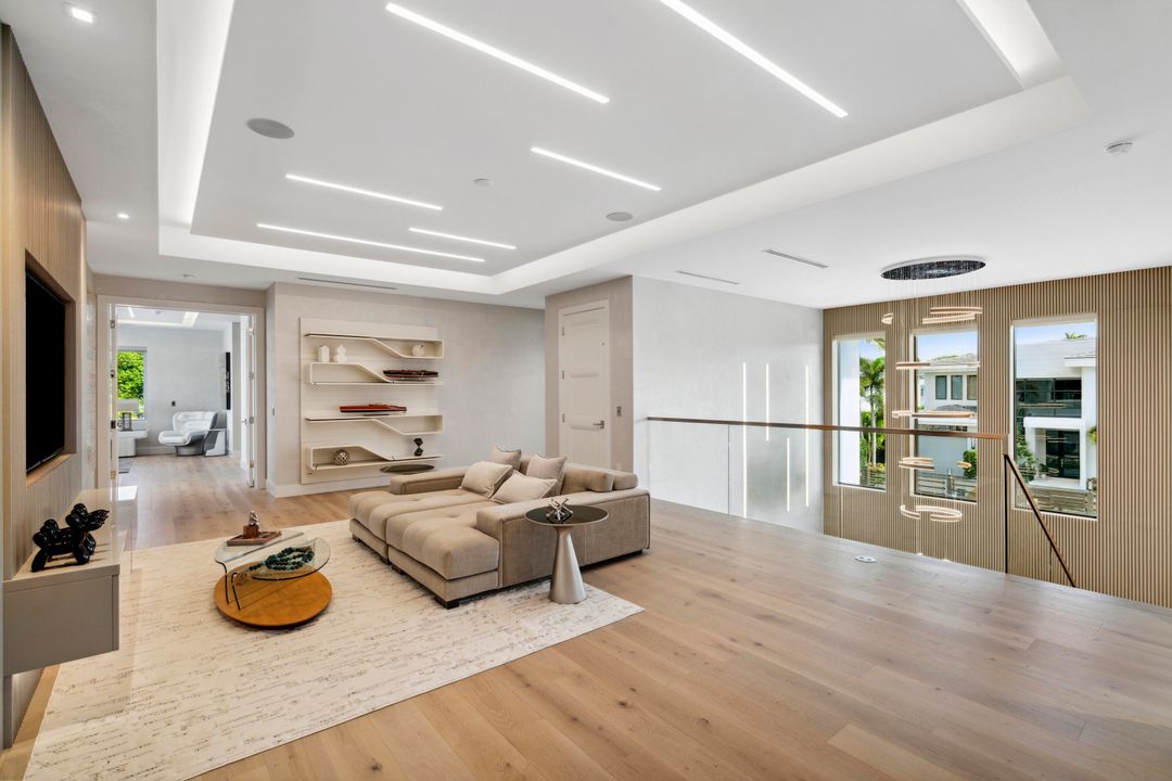 For Sale: $9,895,000 (5 beds, 5 baths, 5699 Square Feet)