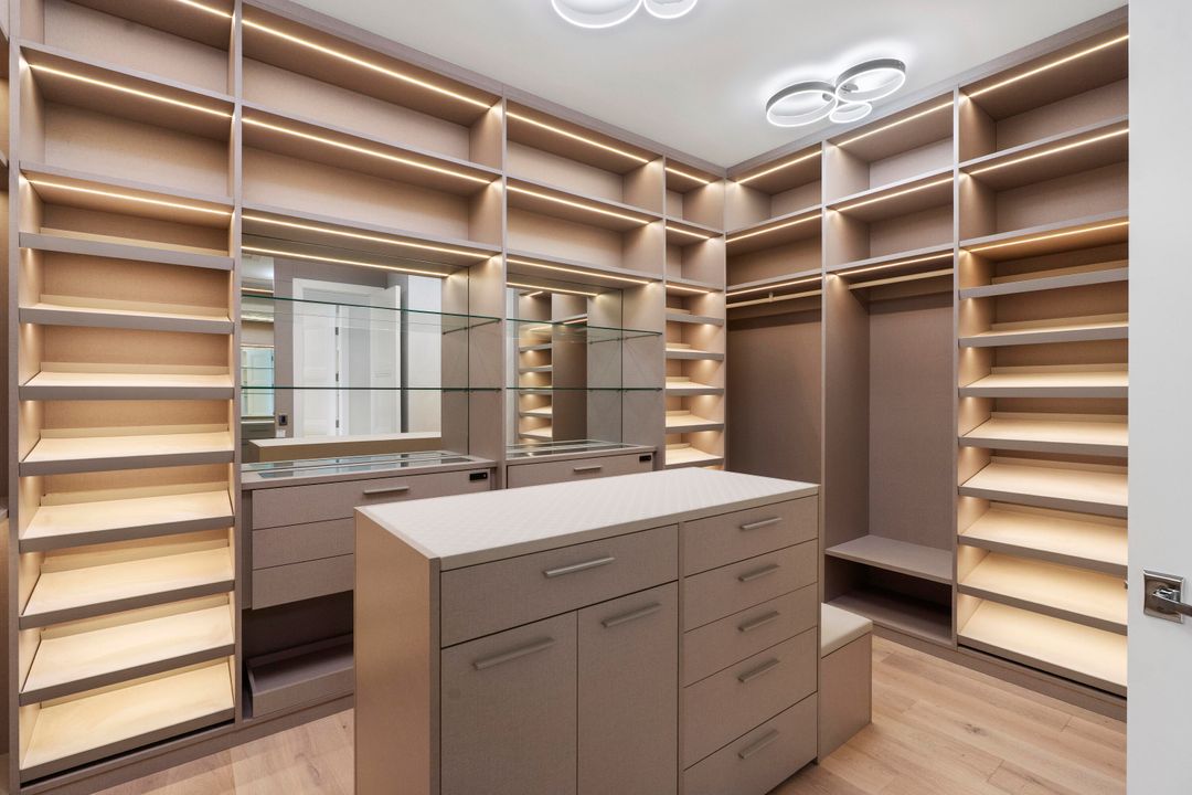 For Sale: $9,895,000 (5 beds, 5 baths, 5699 Square Feet)