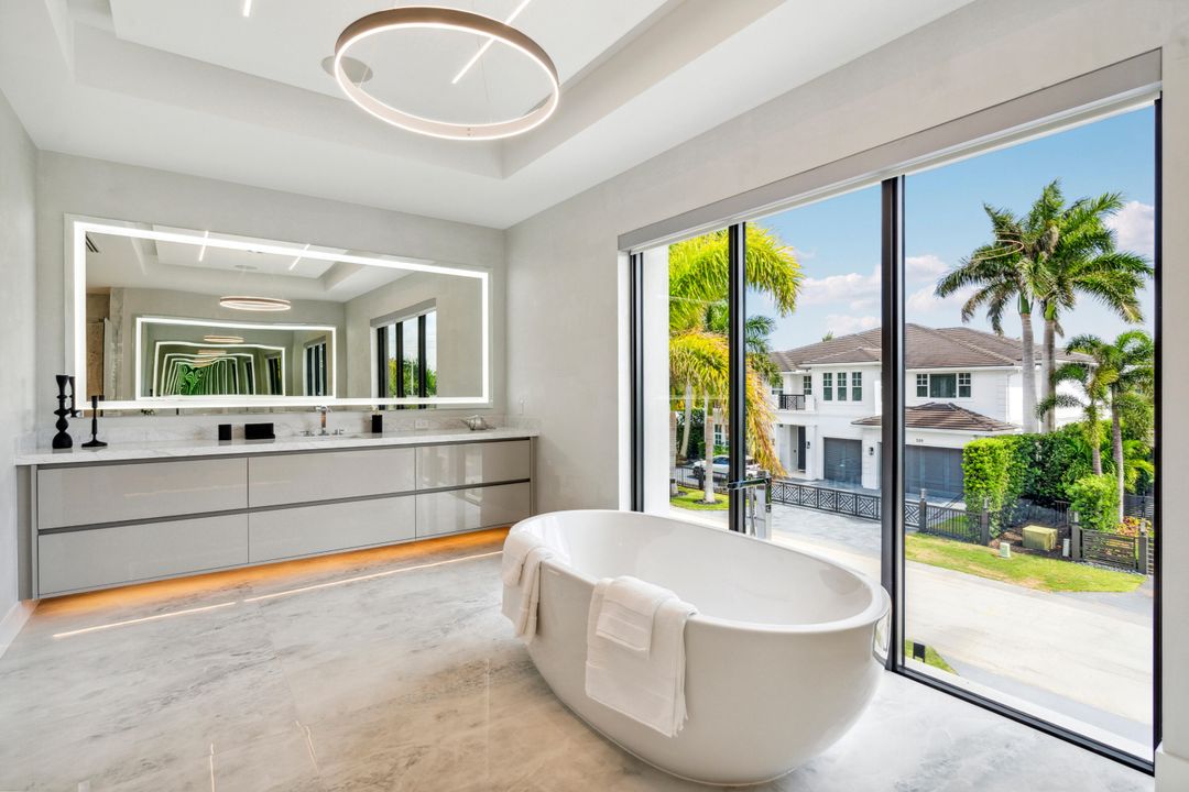 For Sale: $9,895,000 (5 beds, 5 baths, 5699 Square Feet)