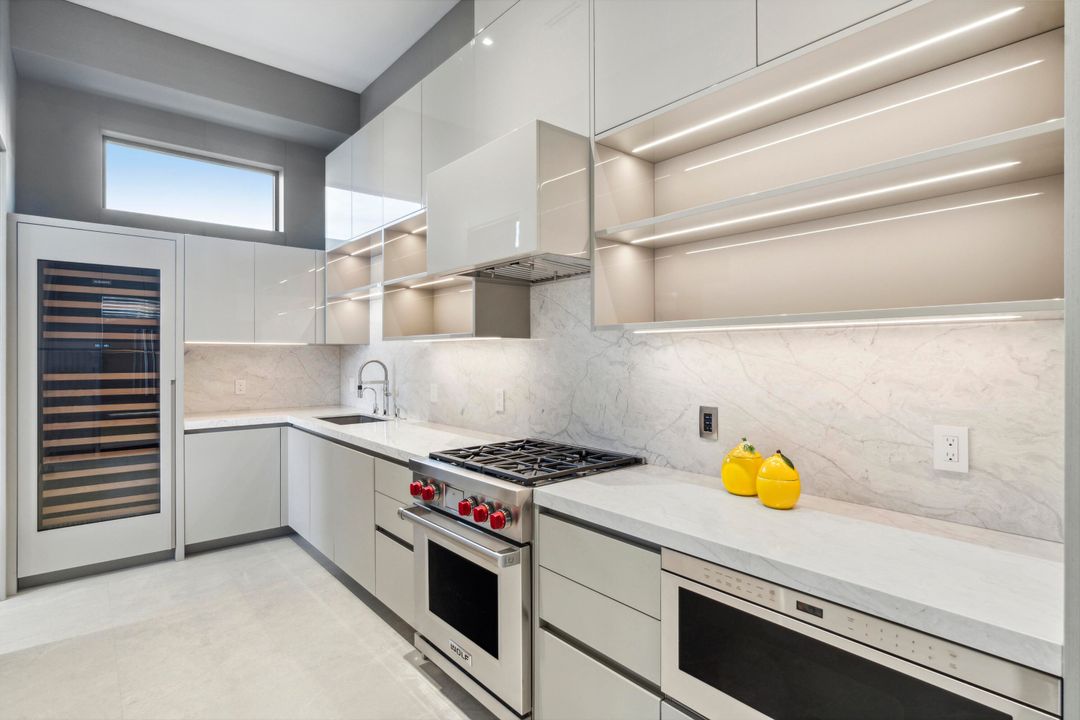 For Sale: $9,895,000 (5 beds, 5 baths, 5699 Square Feet)