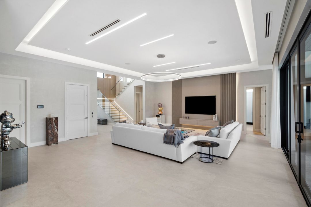 For Sale: $9,895,000 (5 beds, 5 baths, 5699 Square Feet)