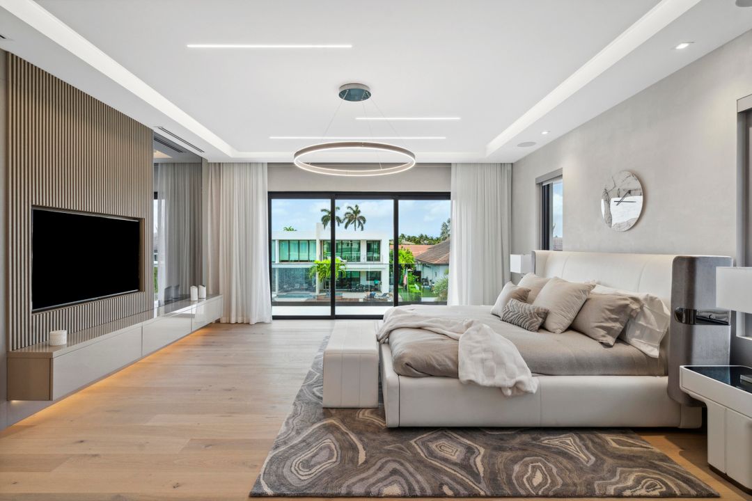 For Sale: $9,895,000 (5 beds, 5 baths, 5699 Square Feet)