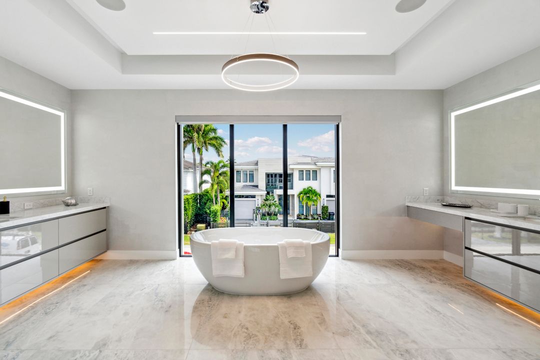 For Sale: $9,895,000 (5 beds, 5 baths, 5699 Square Feet)