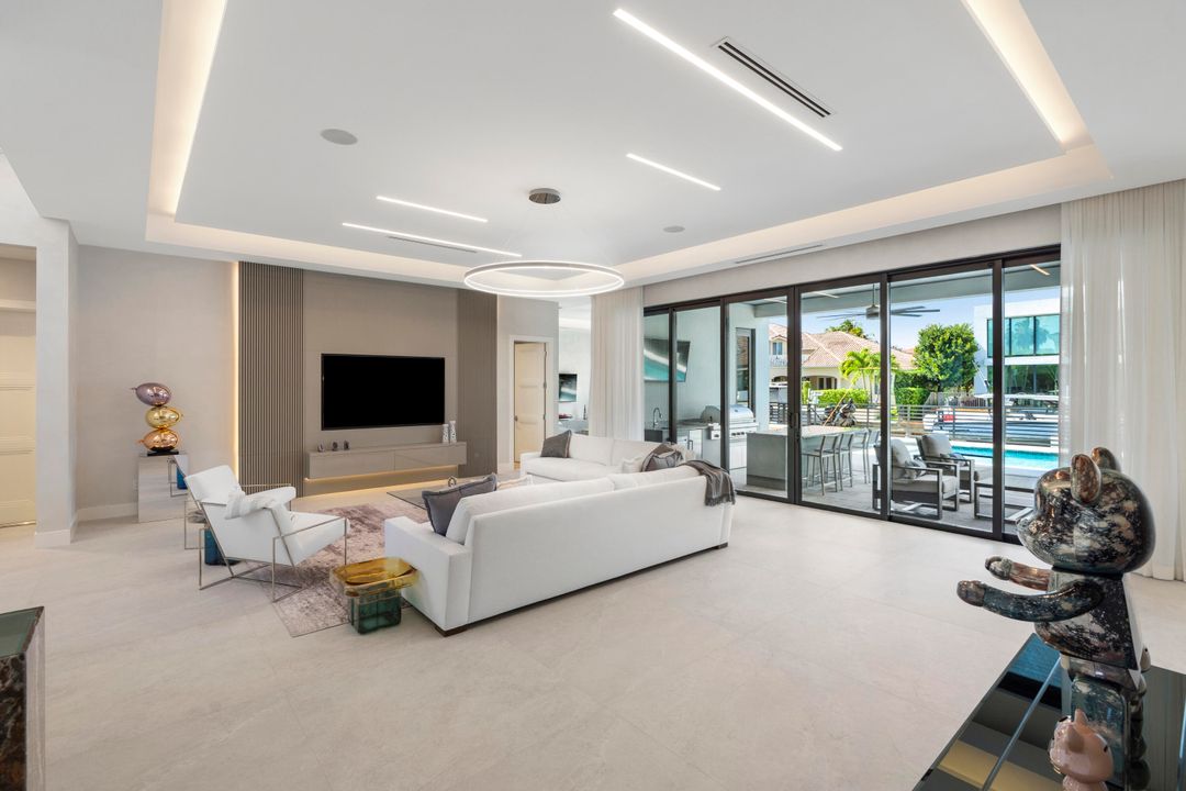 For Sale: $9,895,000 (5 beds, 5 baths, 5699 Square Feet)