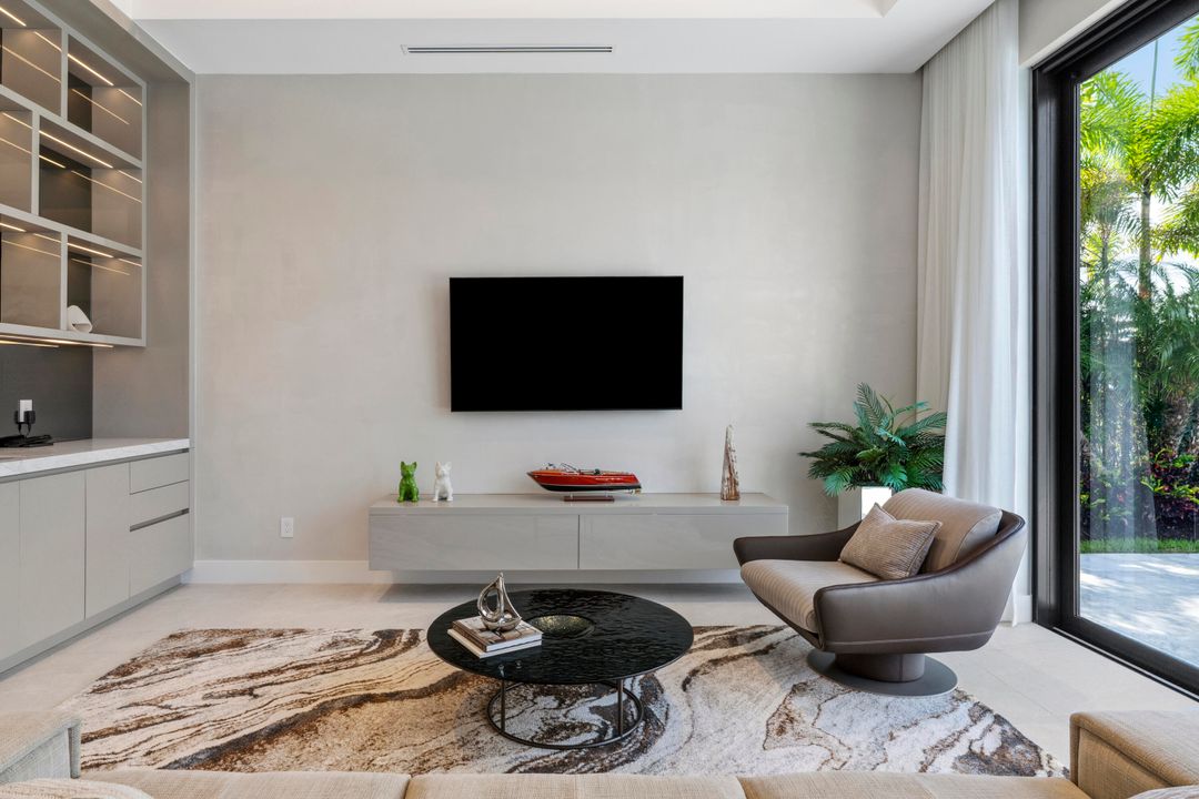 For Sale: $9,895,000 (5 beds, 5 baths, 5699 Square Feet)