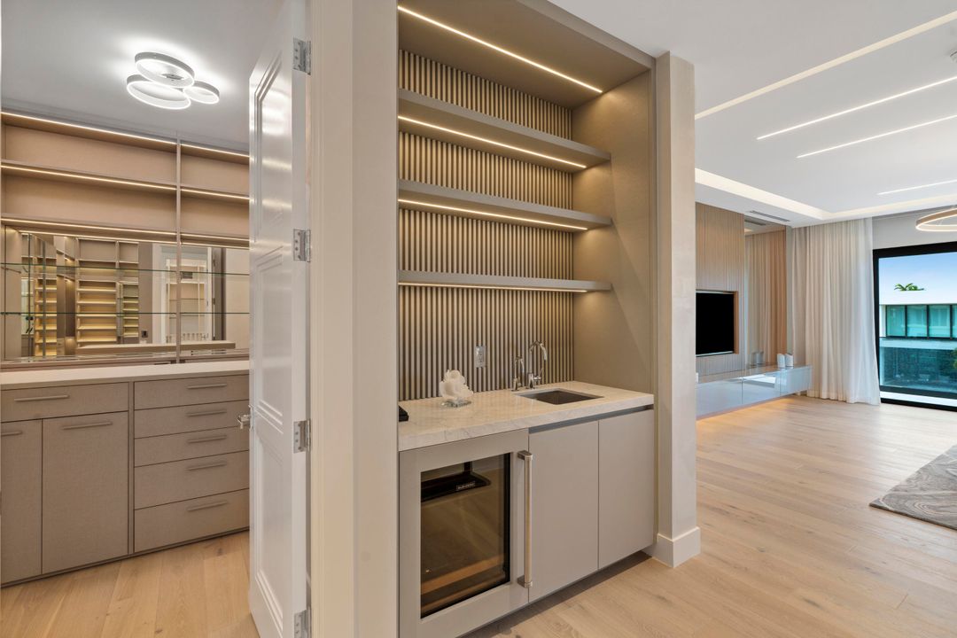 For Sale: $9,895,000 (5 beds, 5 baths, 5699 Square Feet)